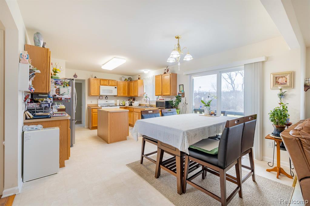 9884 HIGH MEADOW Drive, Ypsilanti, MI 48198 — Photo 10
