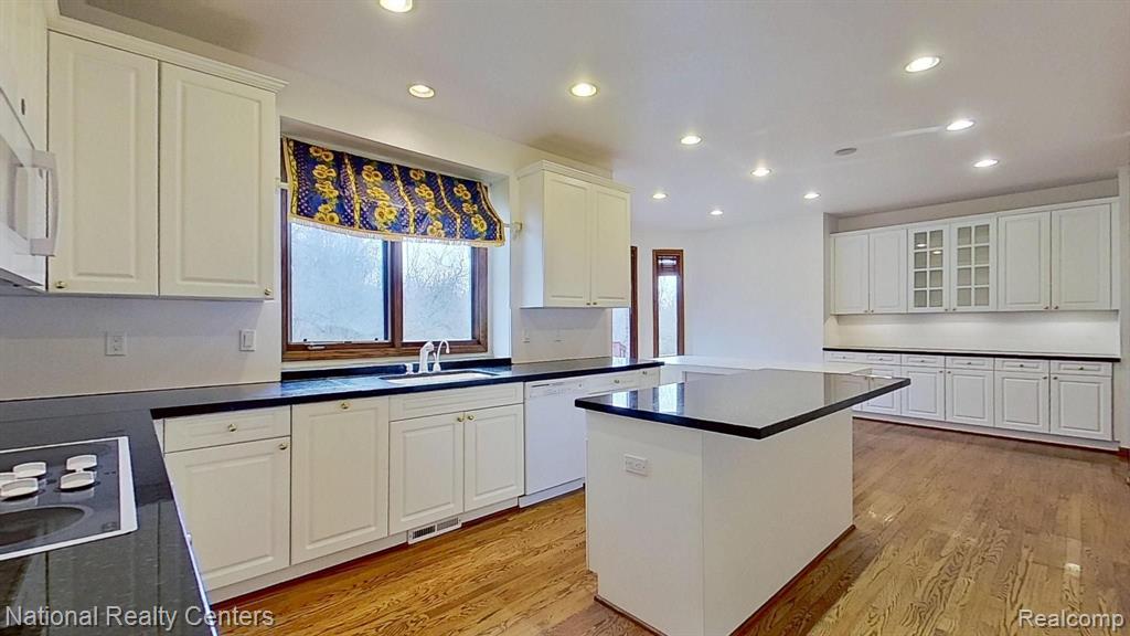 4392 STONEVIEW Drive, West Bloomfield, MI — Photo 26