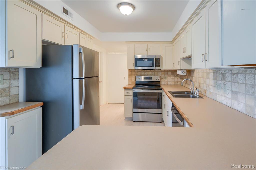 29780 City Center Drive, 3, Warren, MI 48093 — Photo 5