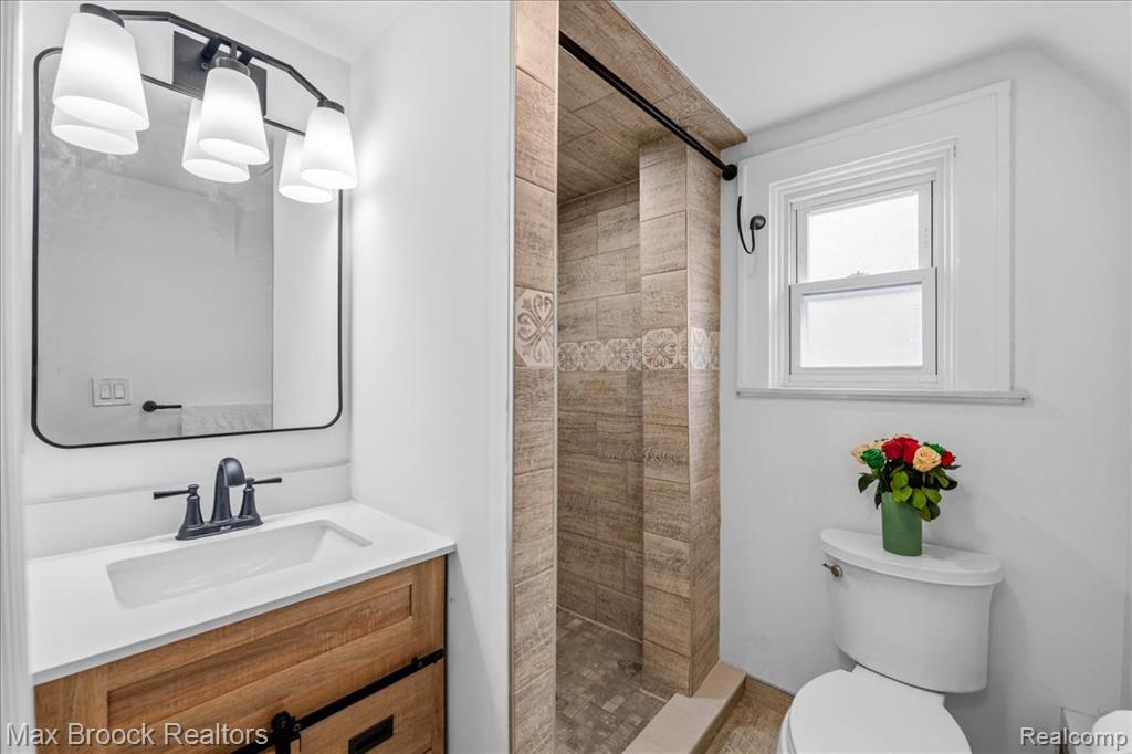 1449 Oakwood Street, Sylvan Lake, MI 48320 — Photo 15