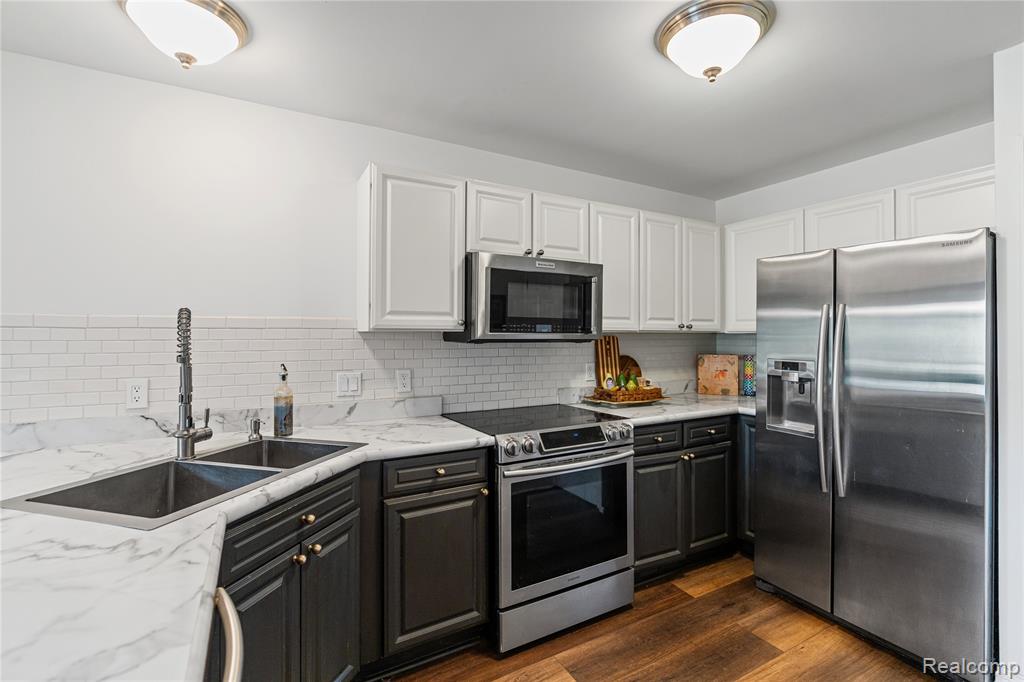 6048 Pine Cone Drive, Grand Blanc, MI 48439 — Photo 10