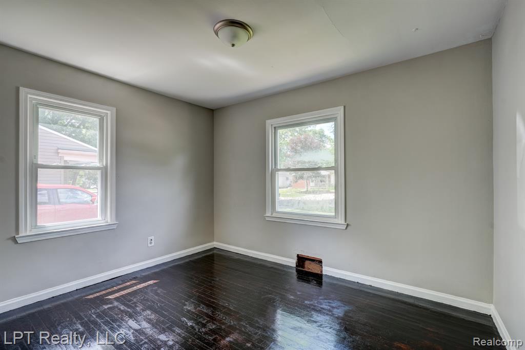 23038 Violet Street, Farmington, MI 48336 — Photo 12