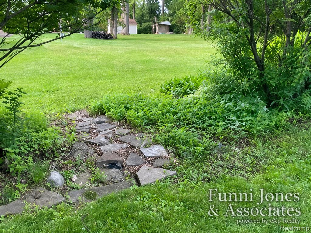 9552 Wayne Road, Livonia, MI 48150 — Photo 25