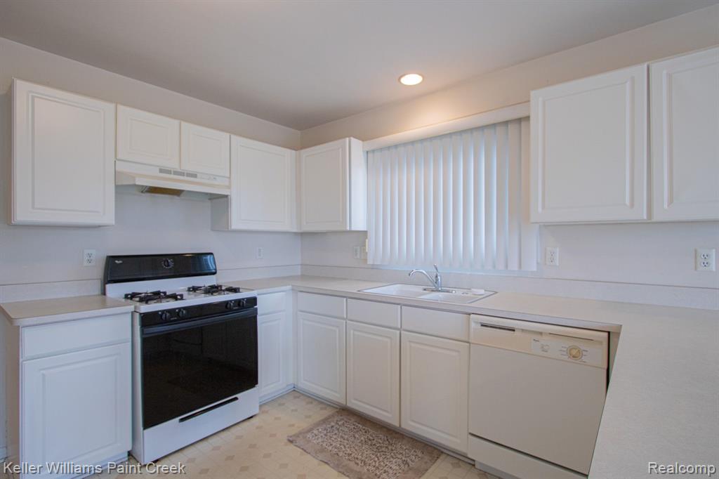 47466 S FORK Drive, Macomb, MI 48044 — Photo 12