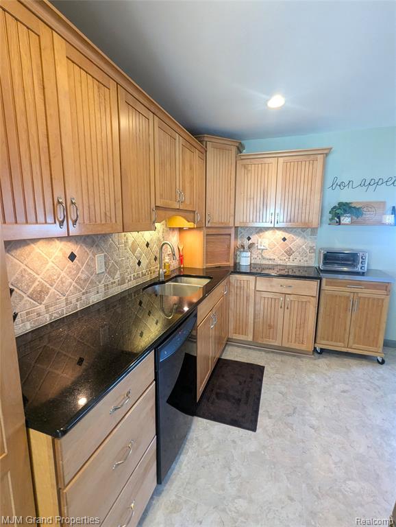 431 Deering Street, Garden City, MI — Photo 3