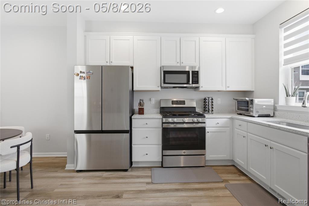 402 Jeff Keeton Drive, Hazel Park, MI 48030 — Photo 7