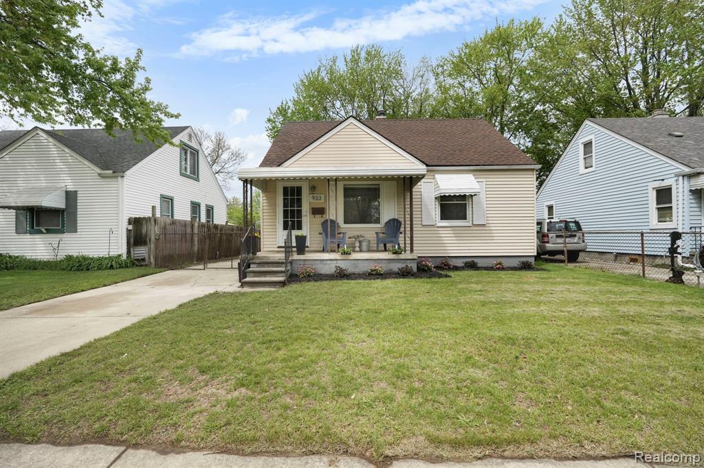933 E ROWLAND Avenue, Madison Heights, MI 48071 — front exterior