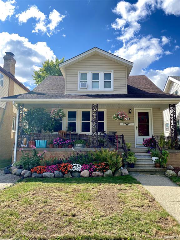 7290 Engleman, Center Line, MI 48015