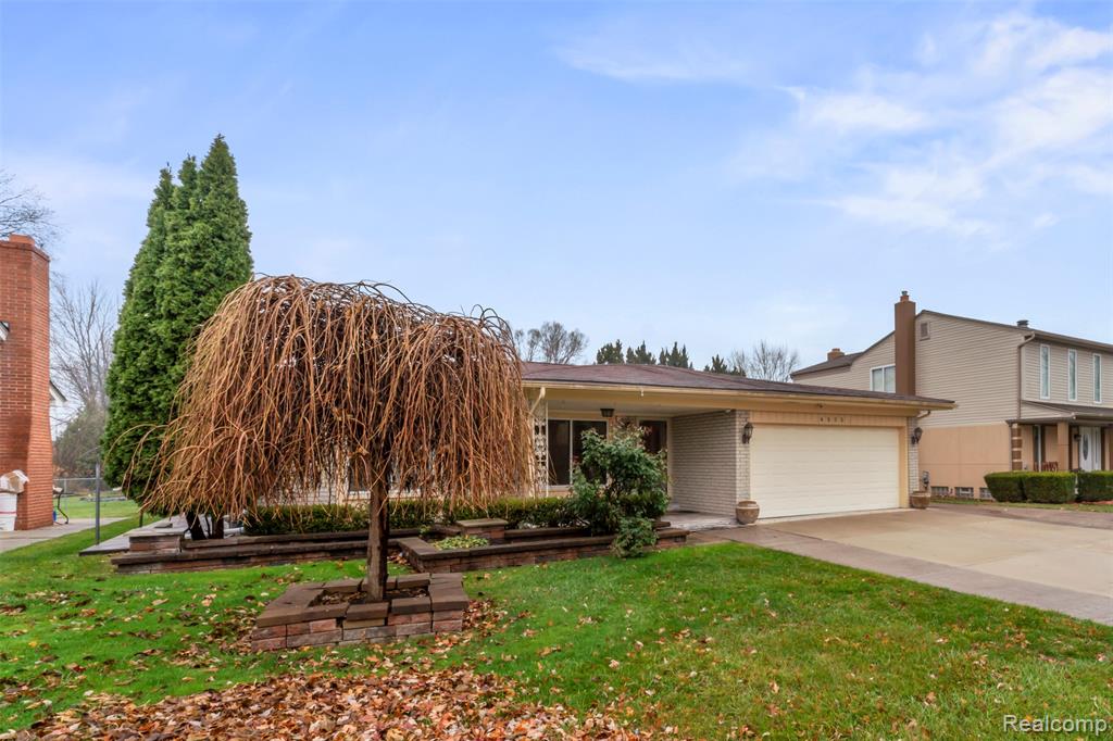 4822 Peachtree Drive, Sterling Heights, MI 48310 — Photo 4
