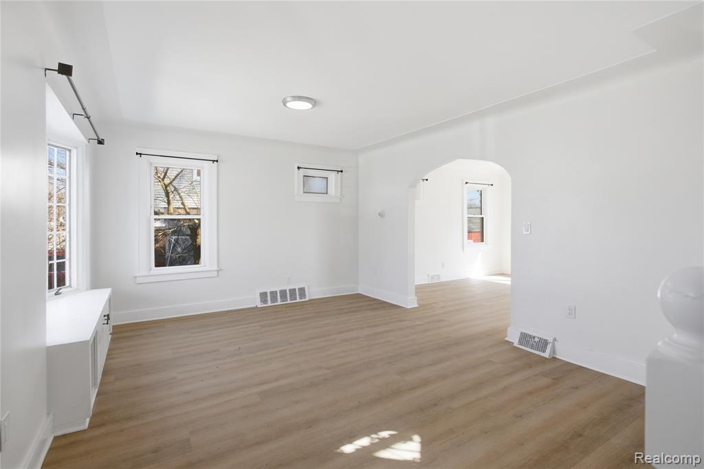 41 W George Avenue, Hazel Park, MI 48030 — Photo 4