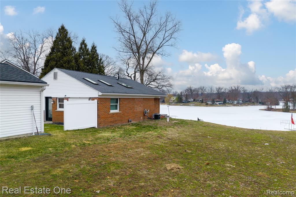 10428 King Road, Davisburg, MI 48350 — Photo 10