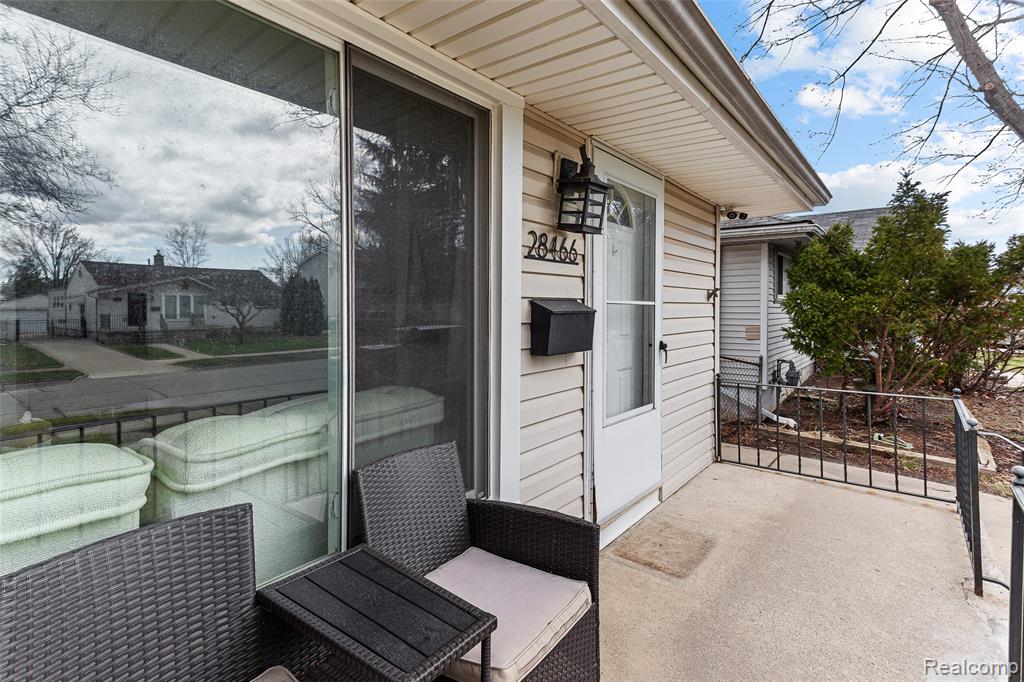 28466 Balmoral Street, Garden City, MI — Photo 6
