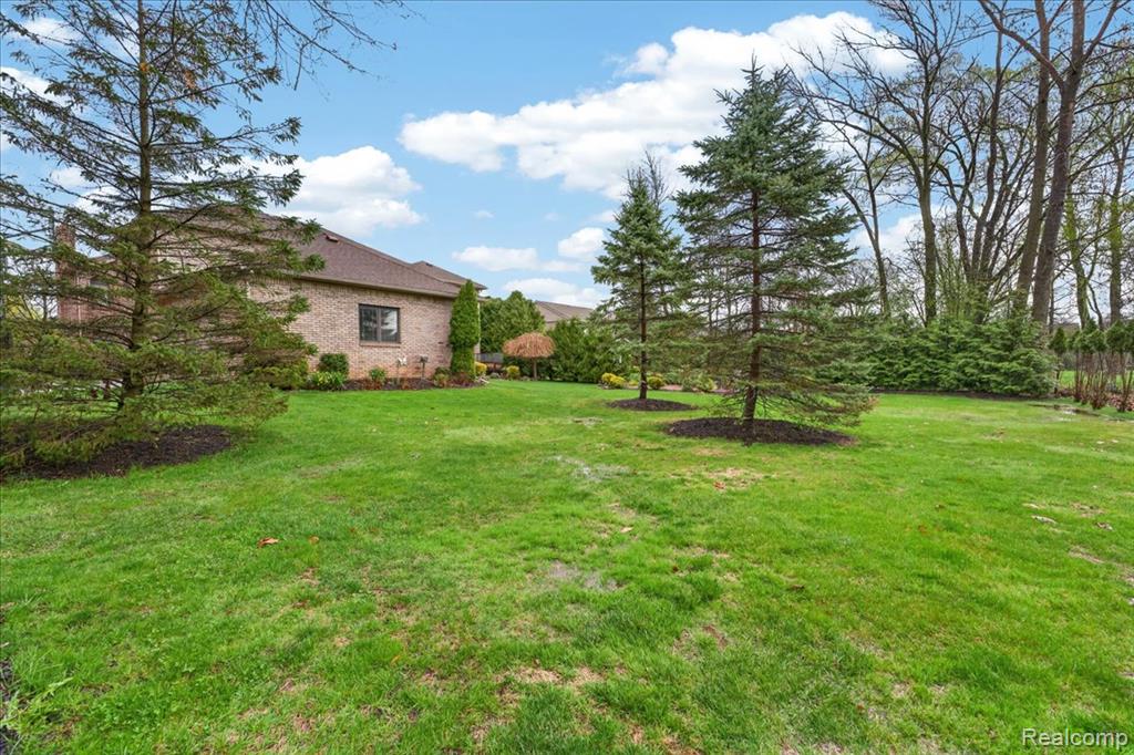 8657 Marquette Drive, Grosse Ile, MI 48138 — Photo 55