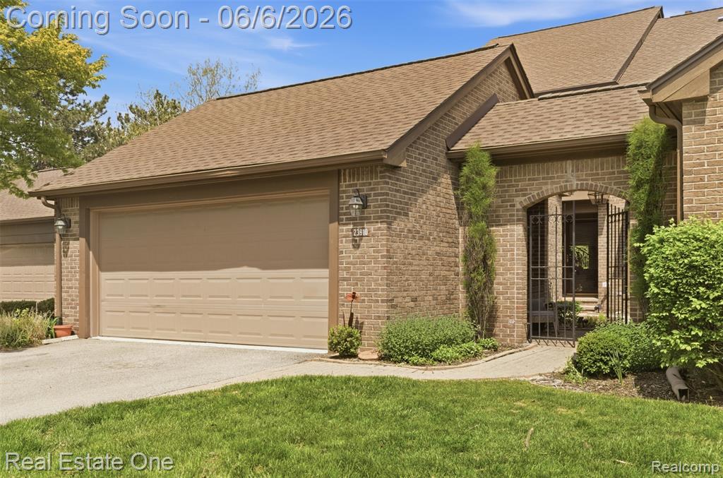 23910 Trailwood Court, 82, Bingham Farms, MI 48025 — Photo 2