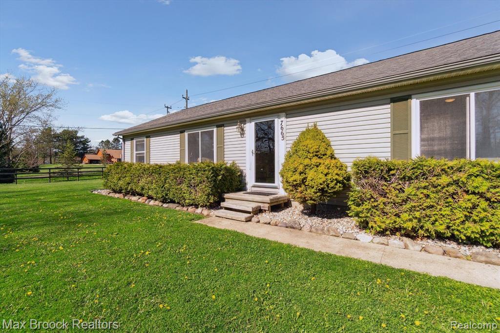 7665 PONTIAC LAKE Road, White Lake, MI — Photo 10