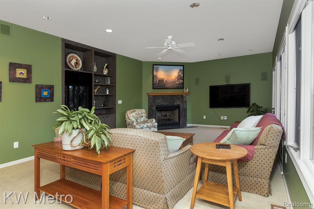 685 TRINWAY Drive, Troy, MI 48085 — Photo 19