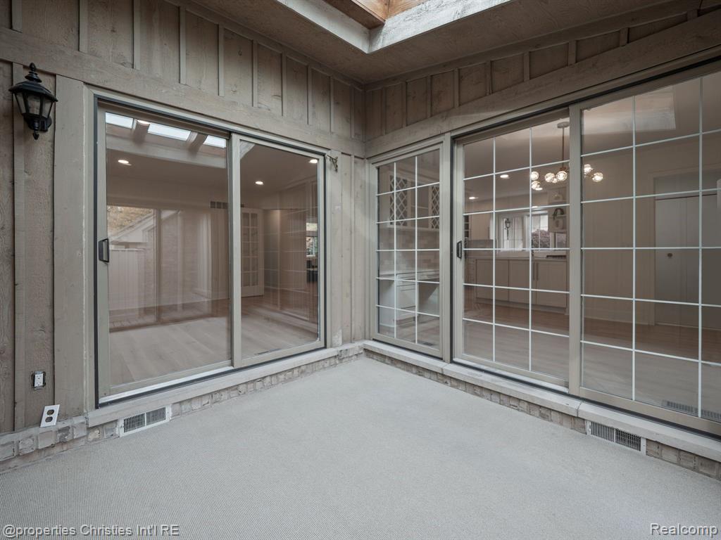 2459 HICKORY GLEN Drive, Bloomfield Hills, MI 48304 — Photo 19