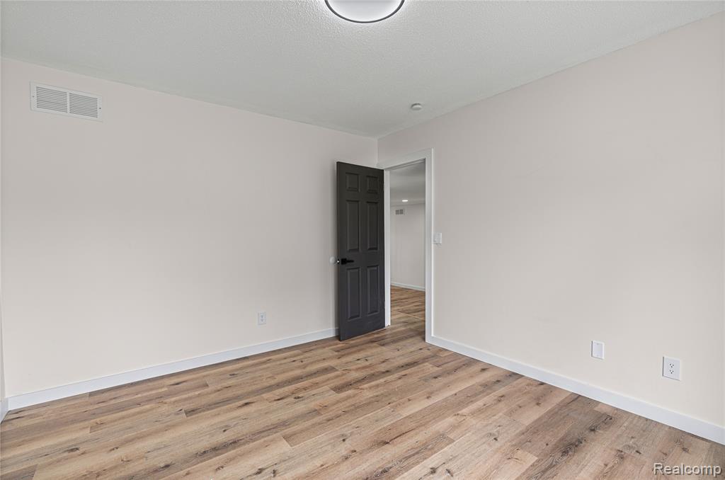 507 Charing Cross Drive, Grand Blanc, MI 48439 — Photo 36