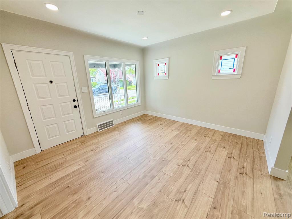 23027 Tuscany Avenue, Eastpointe, MI 48021 — Photo 8