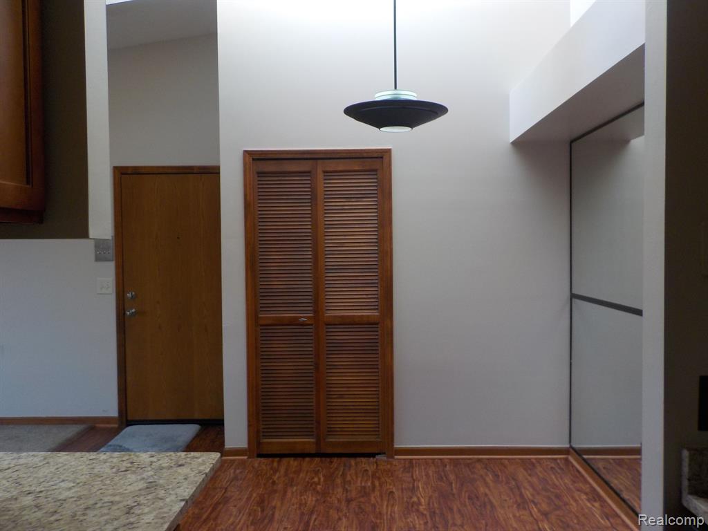 1205 HARBOUR Drive, 40, Trenton, MI 48183 — Photo 5