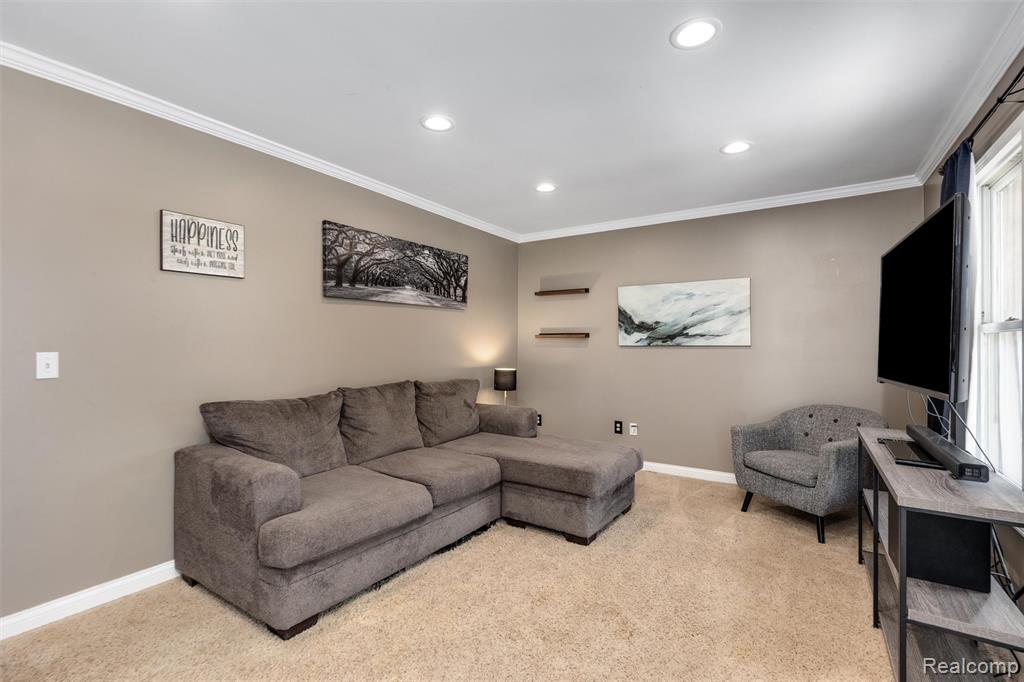 3712 Summit Court, Wixom, MI 48393 — Photo 3