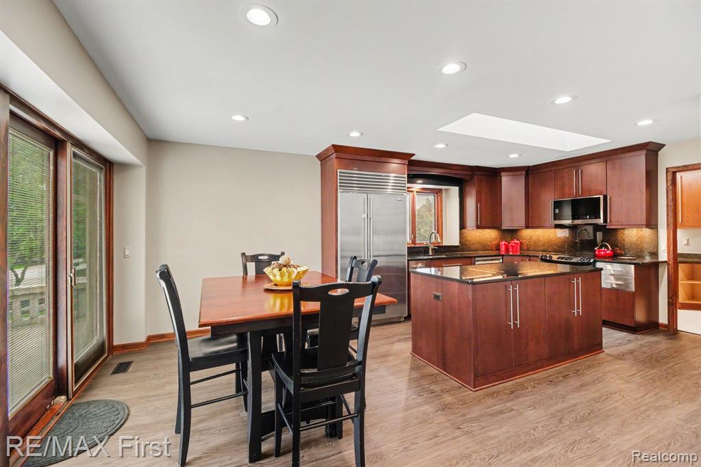601 Brookwood Lane E, Rochester Hills, MI 48309 — Photo 15