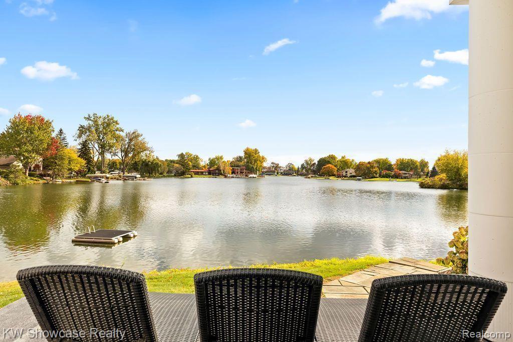5028 OAKWOOD COURT, Commerce Twp, MI 48382 — Photo 6