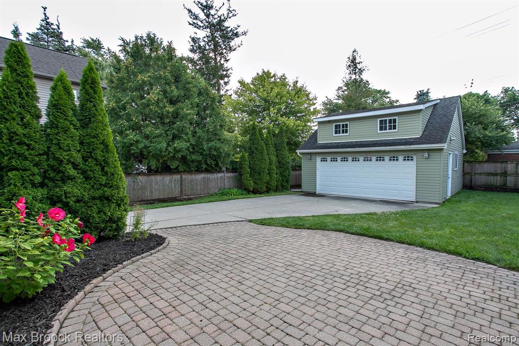 10475 Vernon Avenue, Huntington Woods, MI — Photo 58