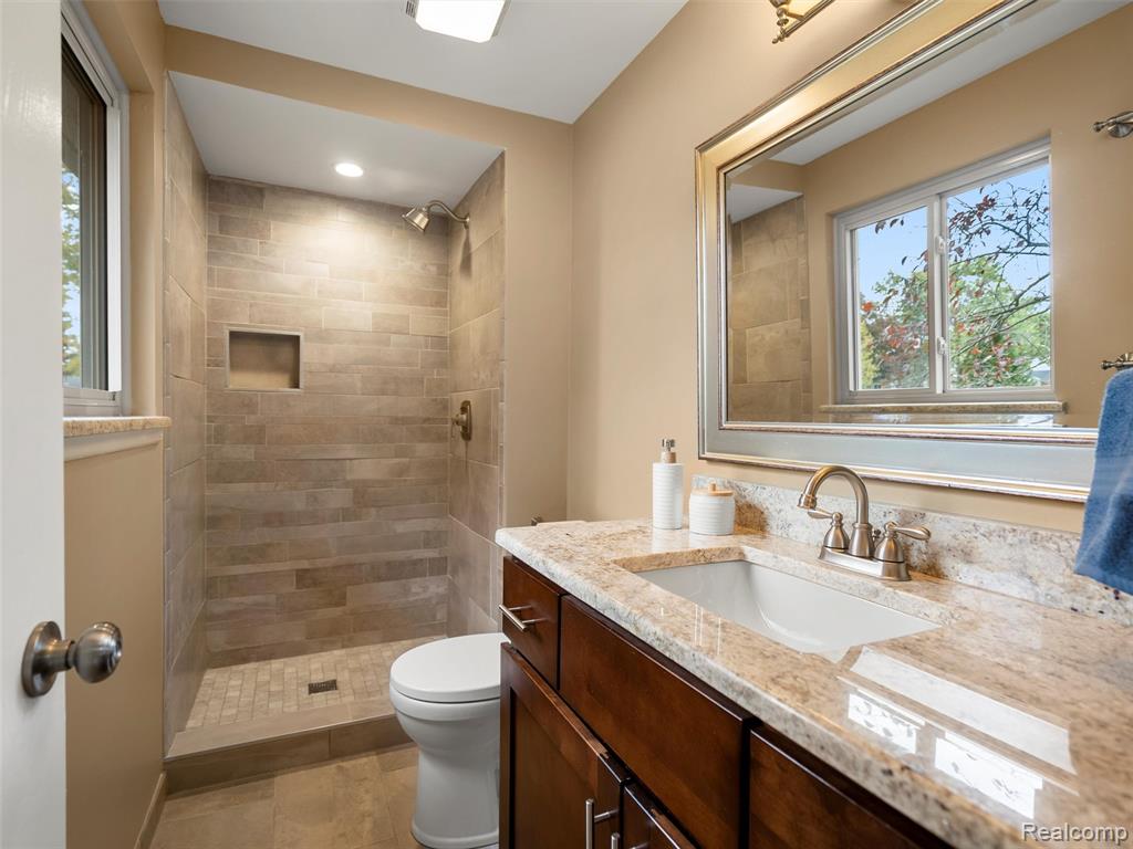 864 Dressler Lane, Rochester Hills, MI 48307 — Photo 35