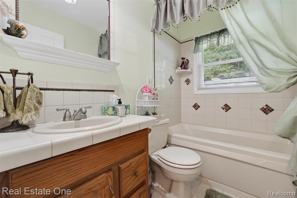 5466 Grange Hall Road, Holly, MI 48442 — Photo 60