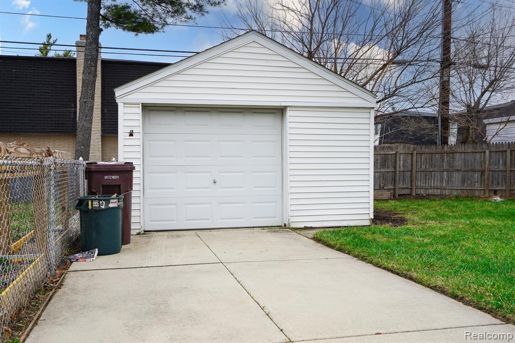 8221 Coolidge, Center Line, MI 48015 — Photo 5