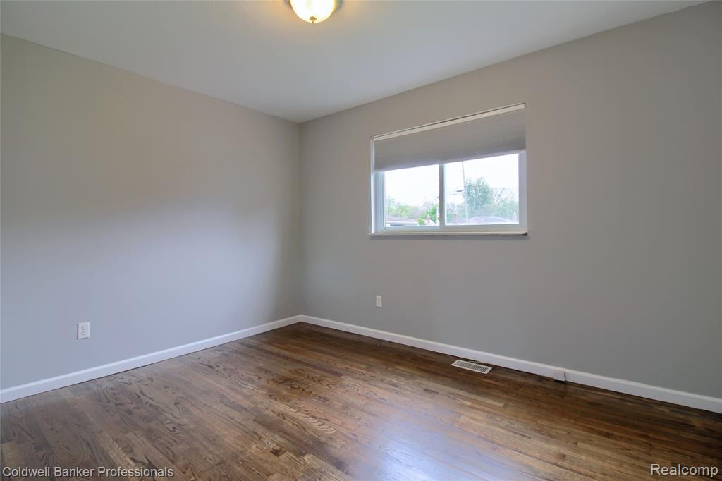 30081 Balmoral Street, Garden City, MI — Photo 14