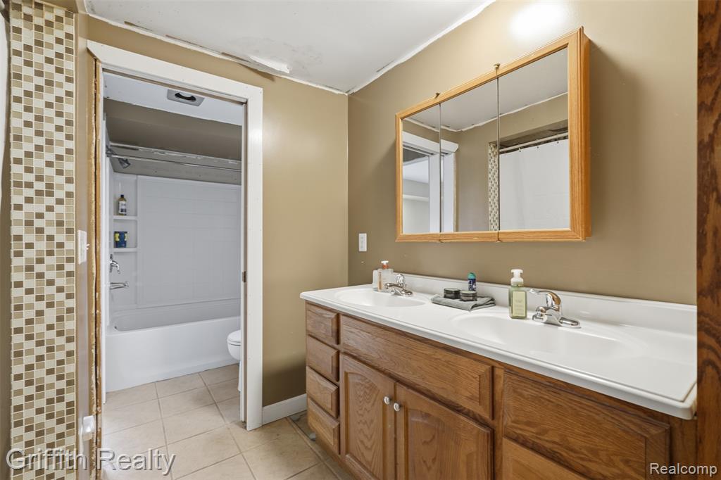 10591 Silver Lake Road, Brighton, MI 48116 — Photo 20