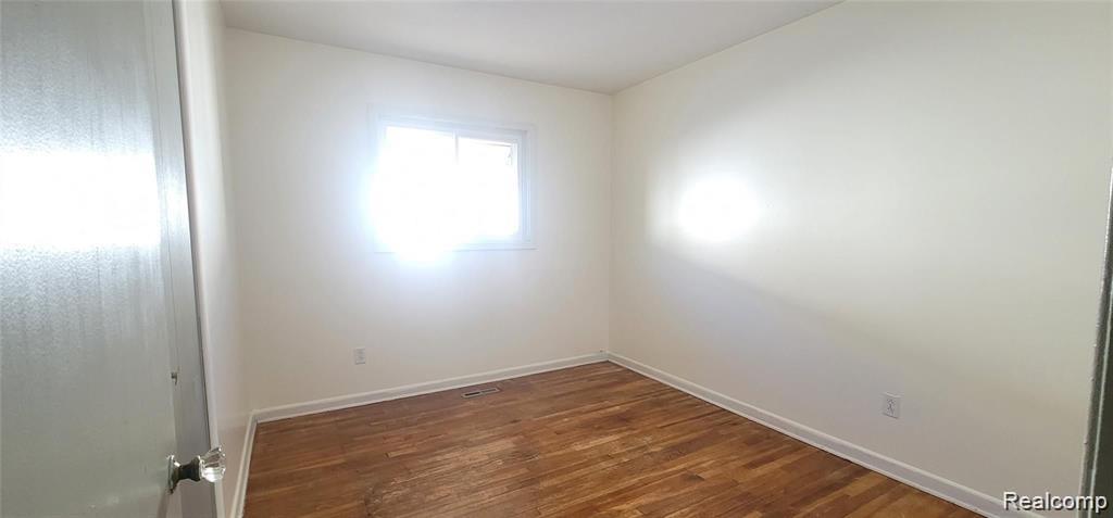4004 Kingston Street, Dearborn Heights, MI 48125 — Photo 6