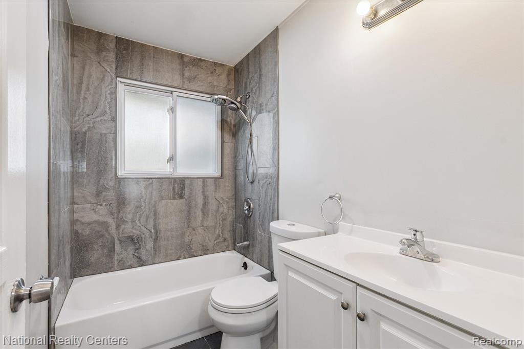 21901 Sloman Street, Oak Park, MI 48237 — Photo 17