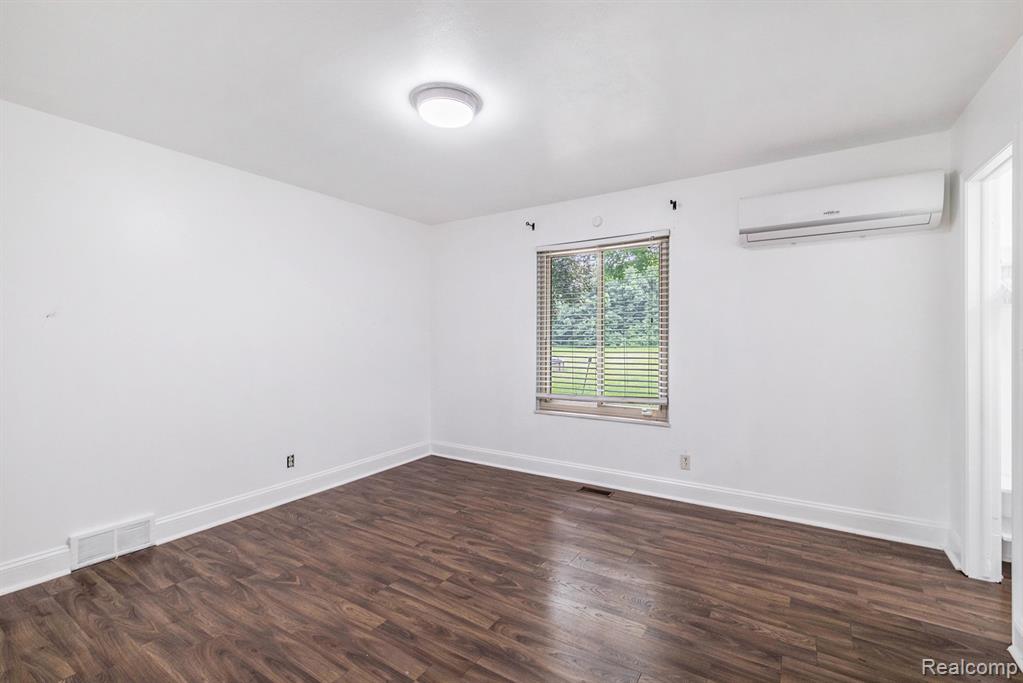 6695 River Road, Flushing, MI 48433 — Photo 15