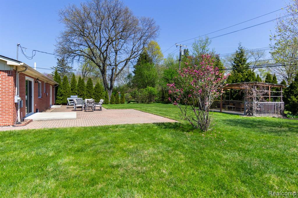 27948 Green Willow Street, Farmington, MI 48331 — Photo 47