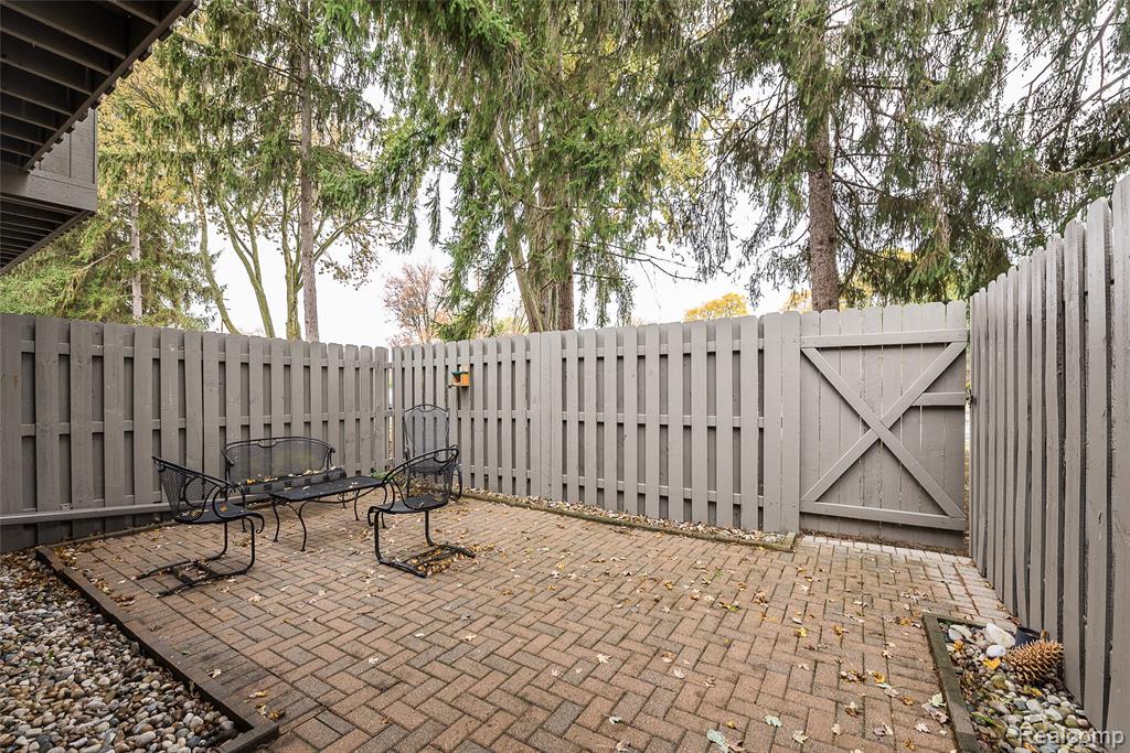 44877 Erin Drive, Plymouth, MI 48170 — Photo 38