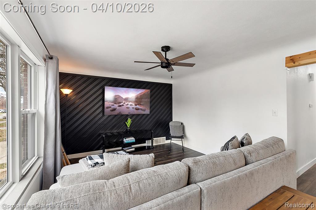 24658 Roanoke Avenue, Oak Park, MI 48237 — Photo 4