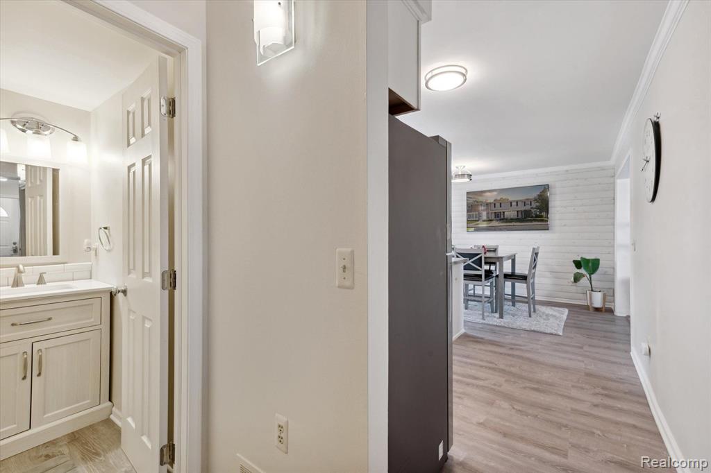 13365 LAKE POINT Boulevard, Belleville, MI 48111 — Photo 24