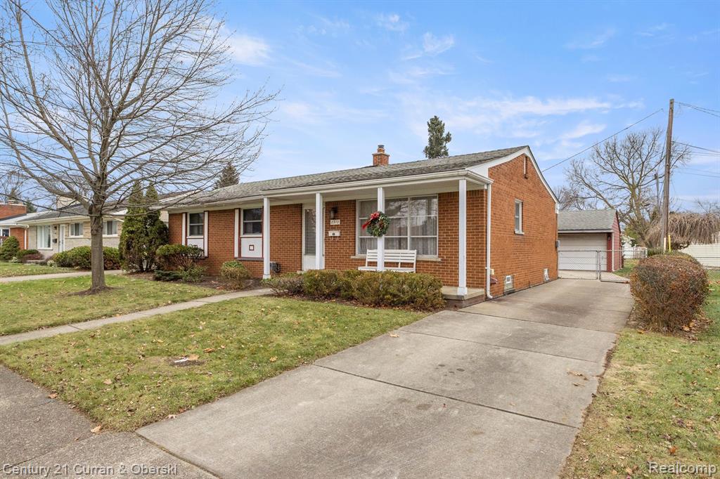 8912 RUSSELL Street, Livonia, MI 48150 — Photo 2