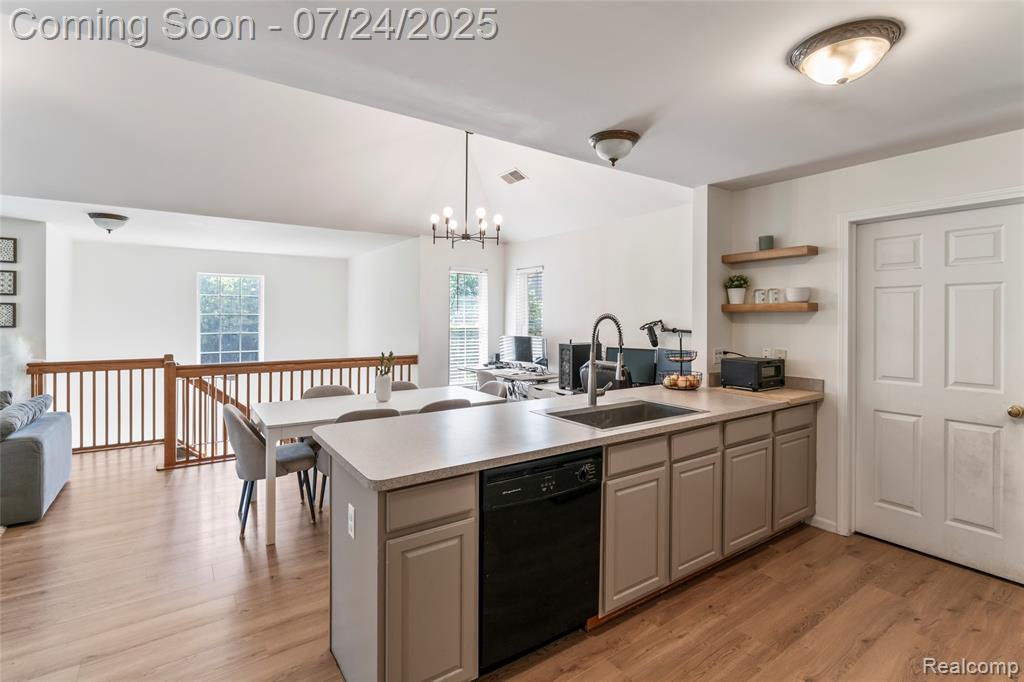 729 Amberly Dr, C, Waterford, MI 48328 — Photo 17