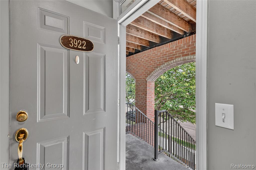 3922 Forester Boulevard, Auburn Hills, MI 48326 — Photo 3