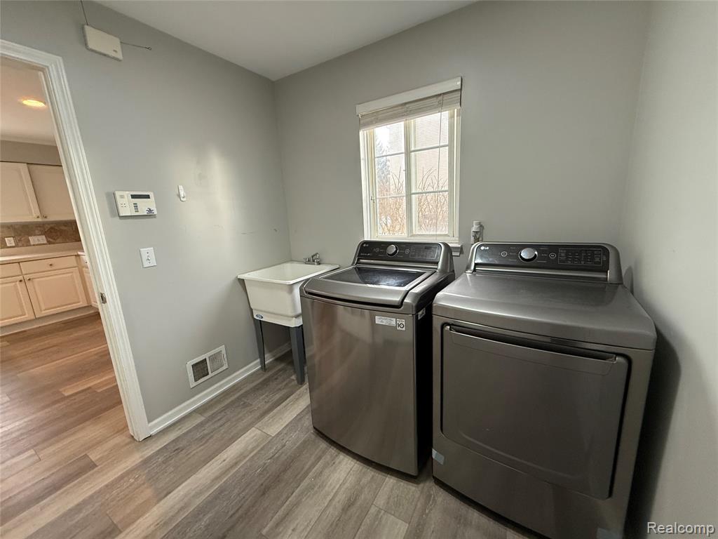 4377 Brighton Drive, Grand Blanc, MI 48439 — Photo 38