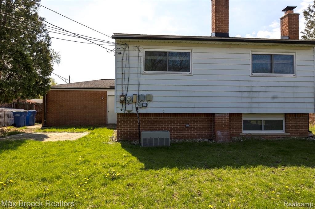 4829 WOLGAST Drive, Warren, MI 48092 — Photo 40