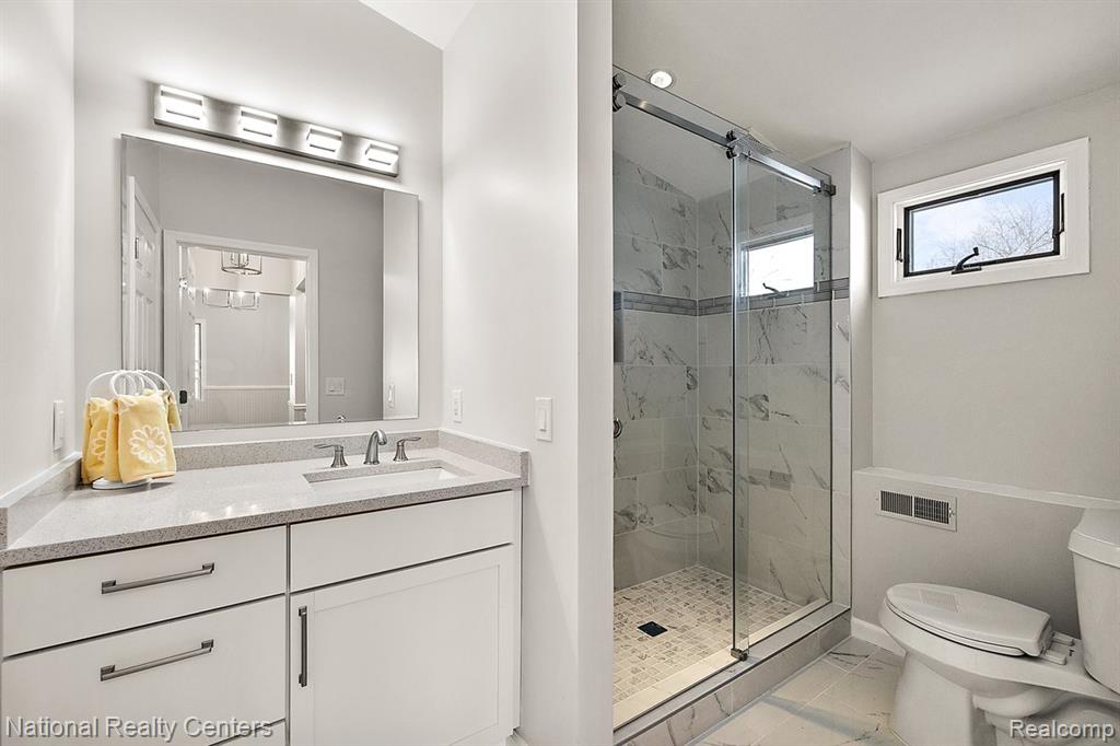 1938 Beverly Street, Keego Harbor, MI 48320 — Photo 47