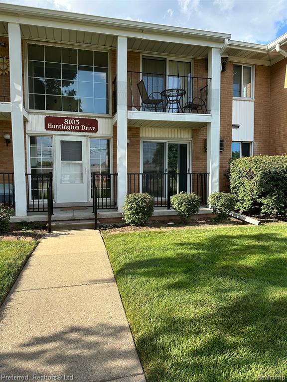 8105 HUNTINGTON Street, 4, Westland, MI — Photo 2