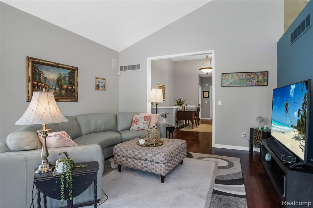 16822 Lochmoor Circle W, Northville, MI 48168 — Photo 12