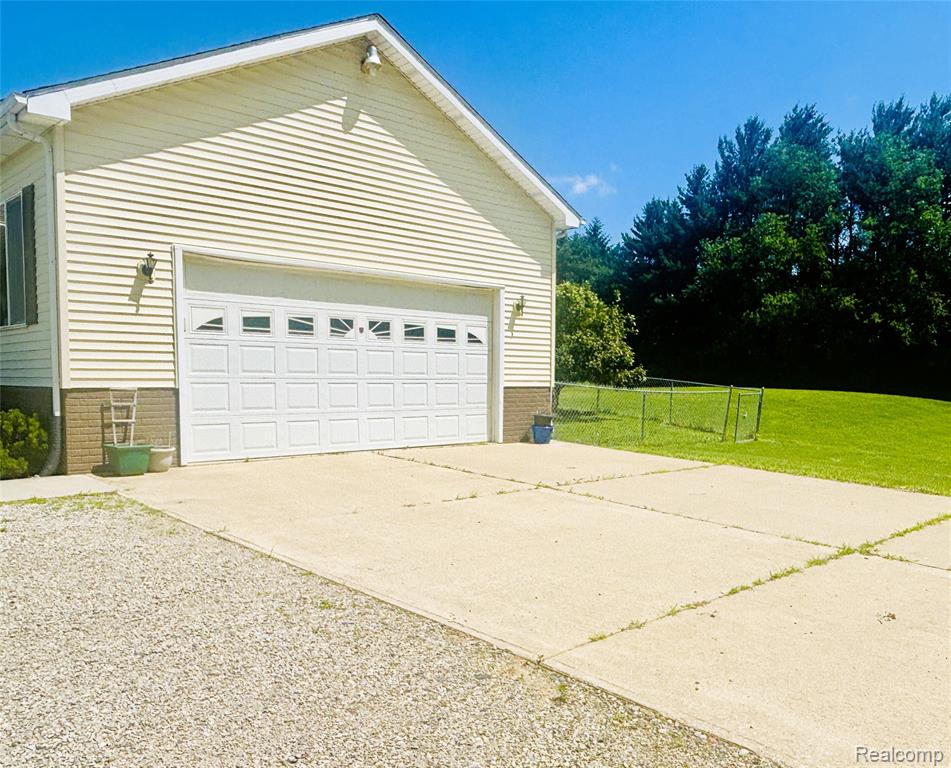5422 Brown City Road, Brown, MI 48416 — Photo 5