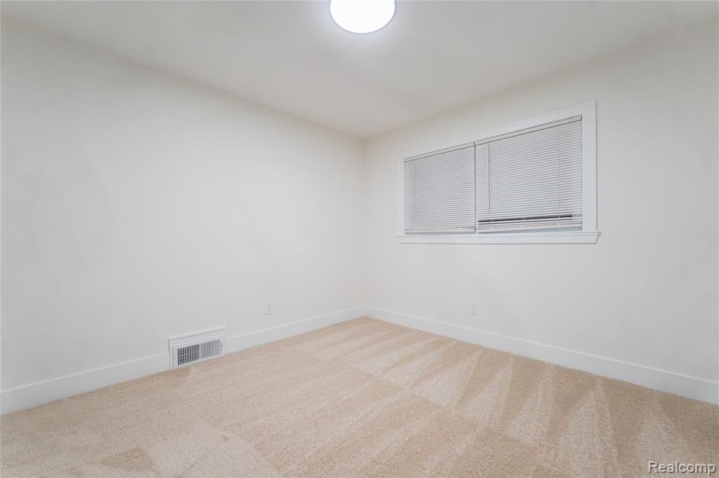 21930 Marlow Street, Oak Park, MI 48237 — Photo 19